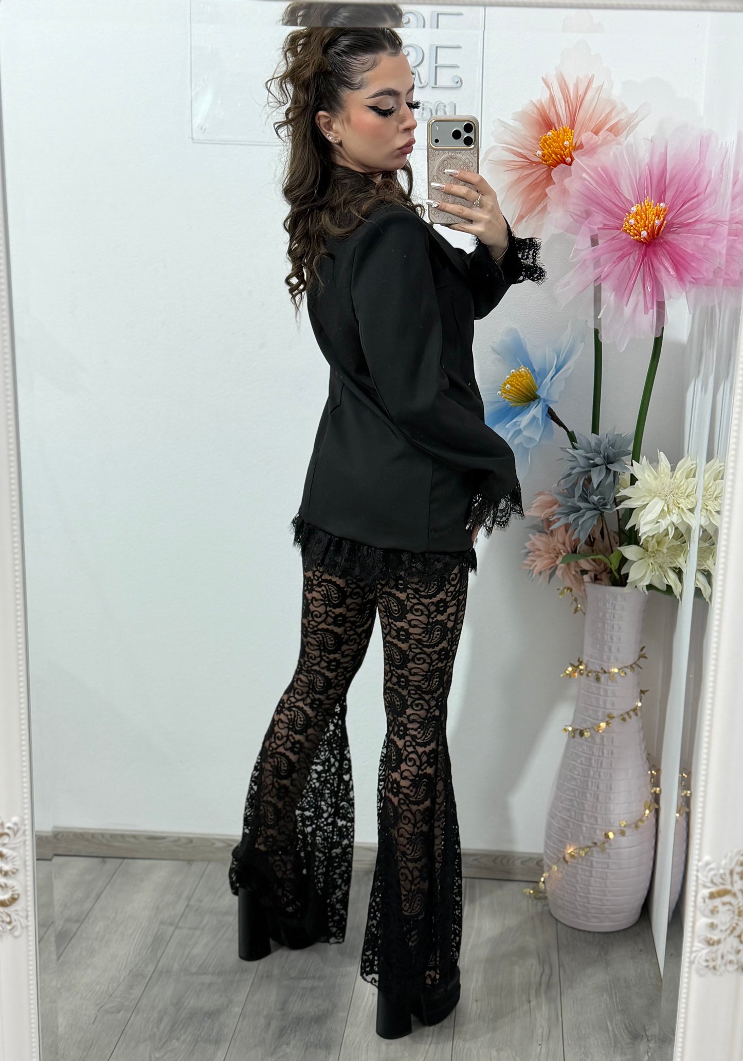 Compleu format din pantaloni din dantelă și sacou ELSA