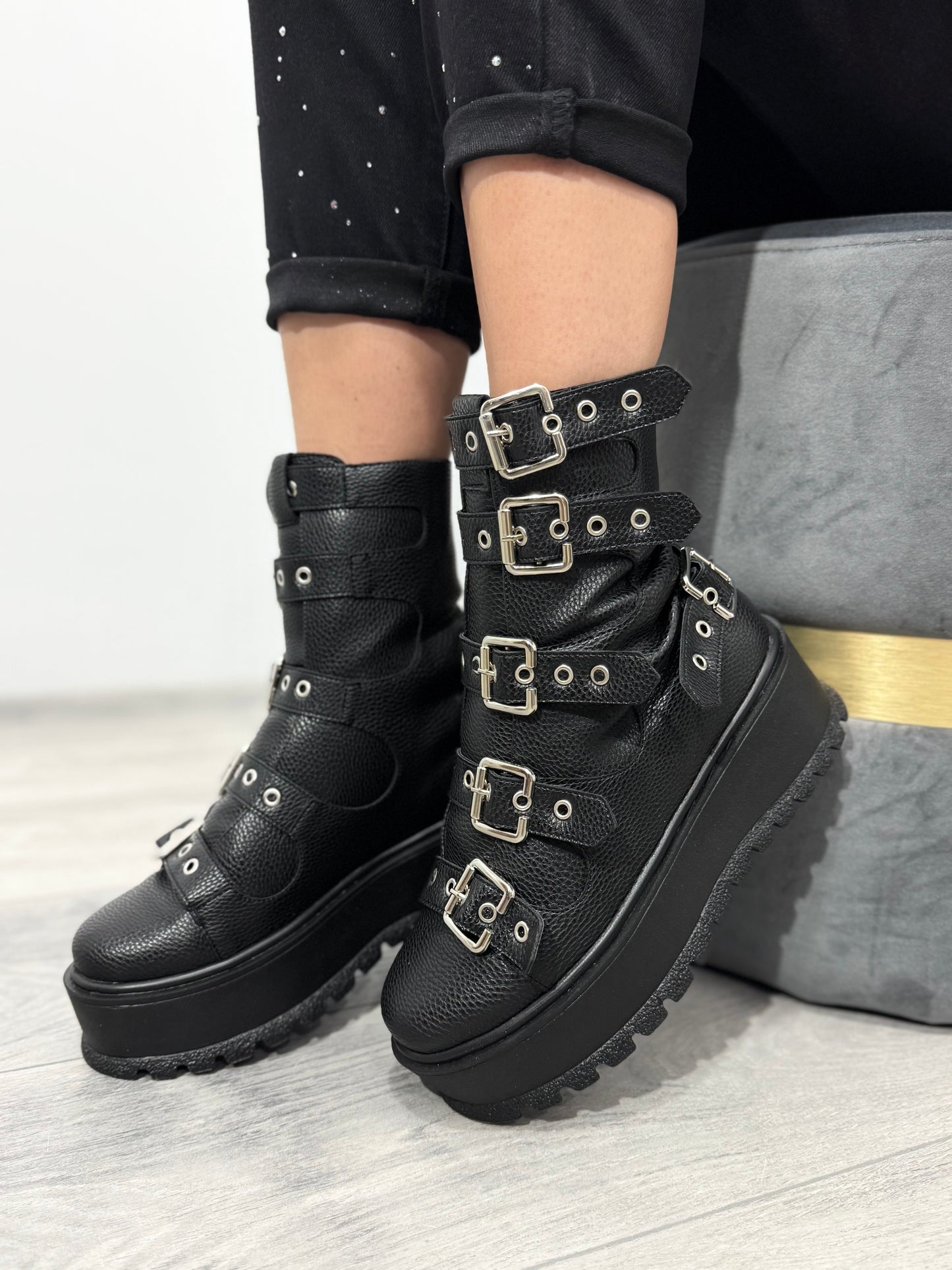 Bocanci negri cu catarame și talpă groasă DENISSE