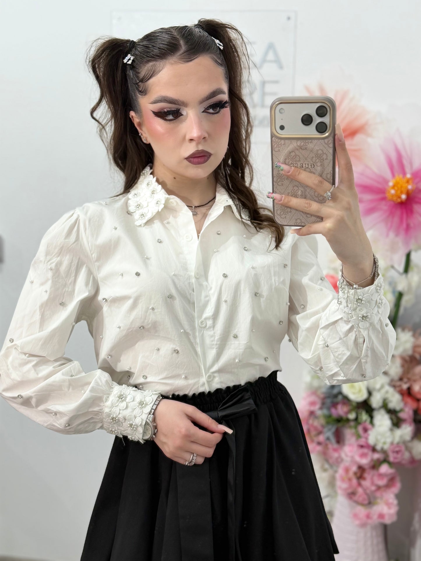 Cămașă elegantă cu floricele 3D și cristale albă