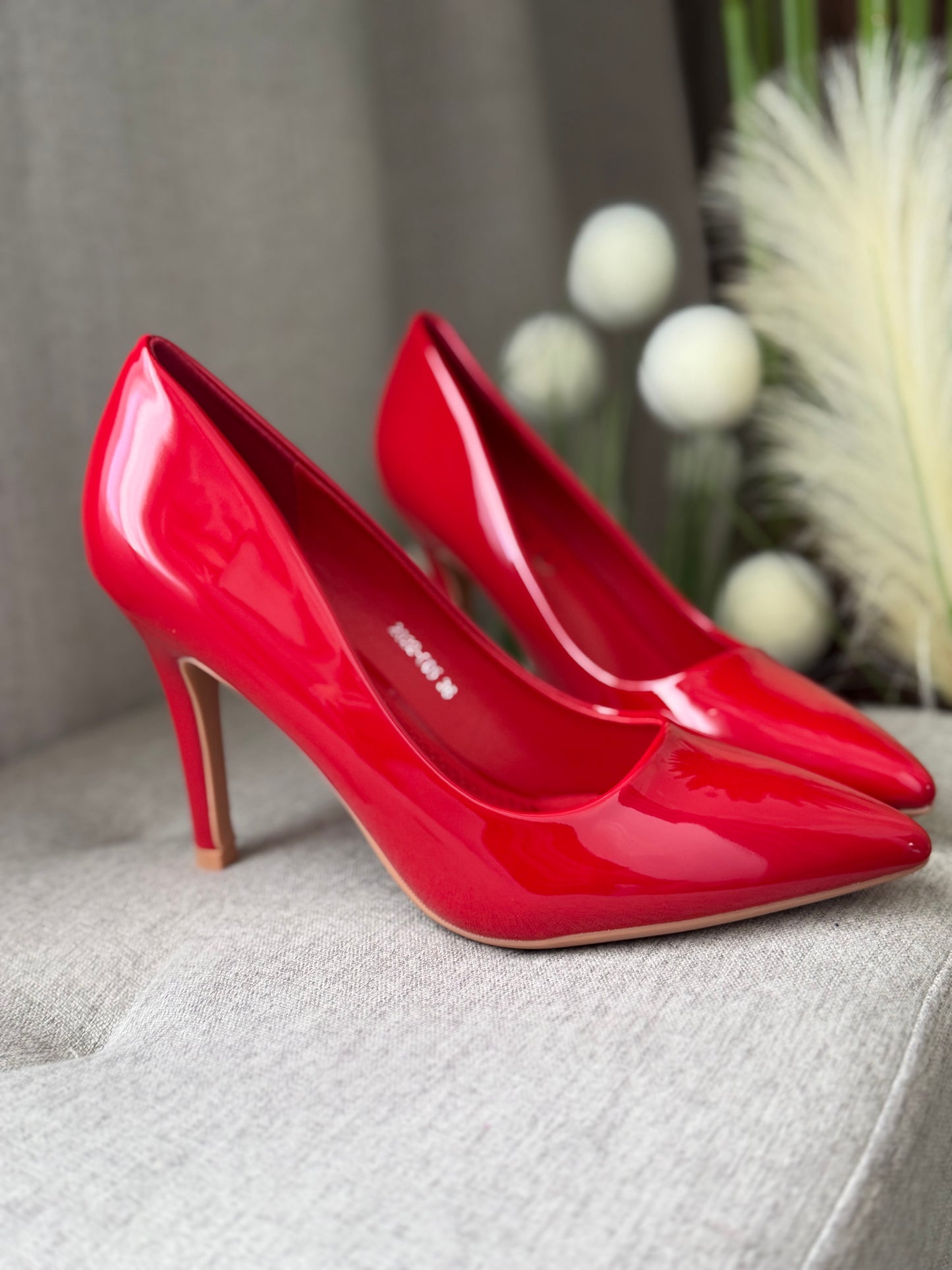 Pantofi stiletto roșii lăcuiți LUL