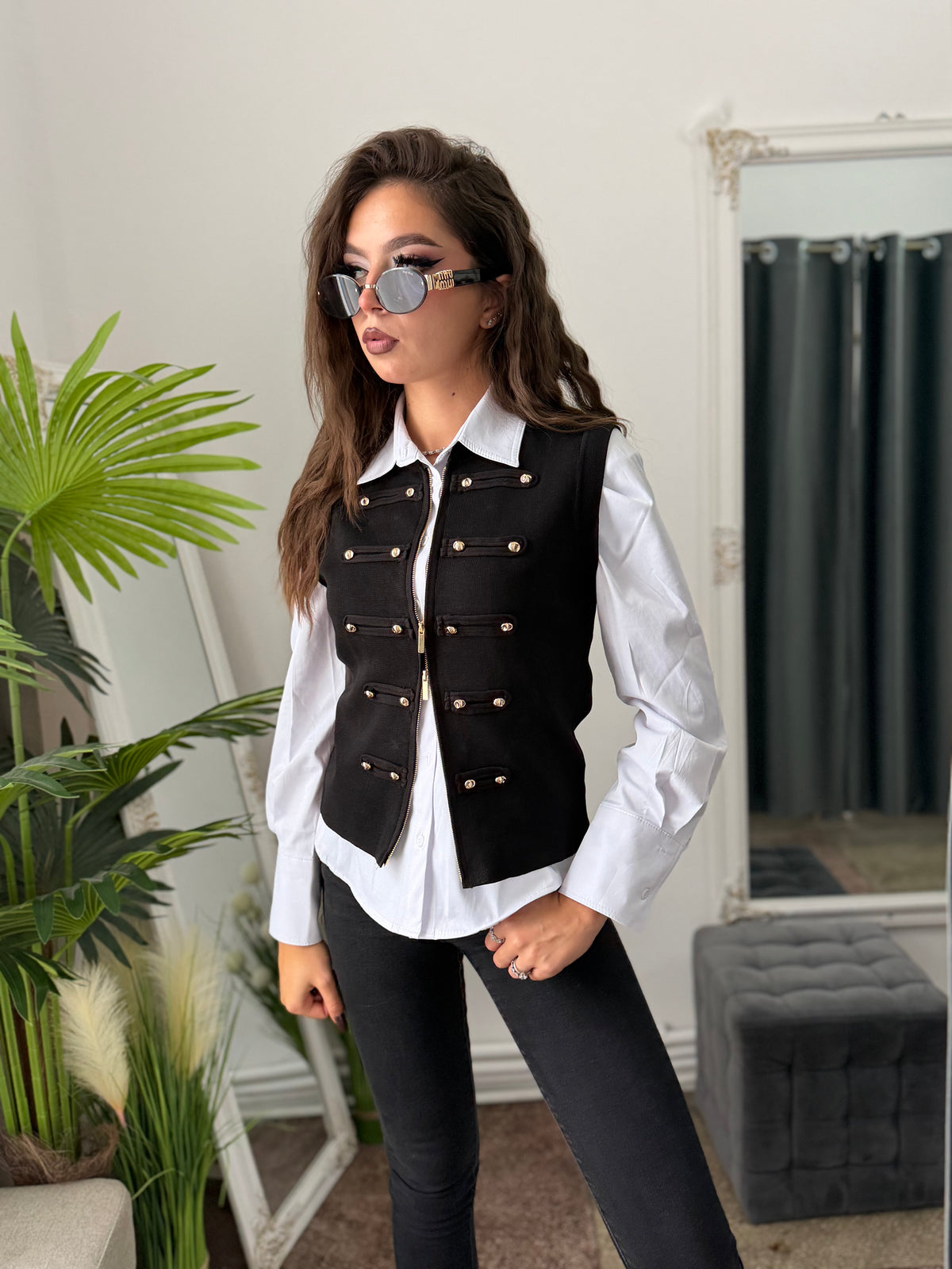 Vestă din tricot cu detalii aurii neagra