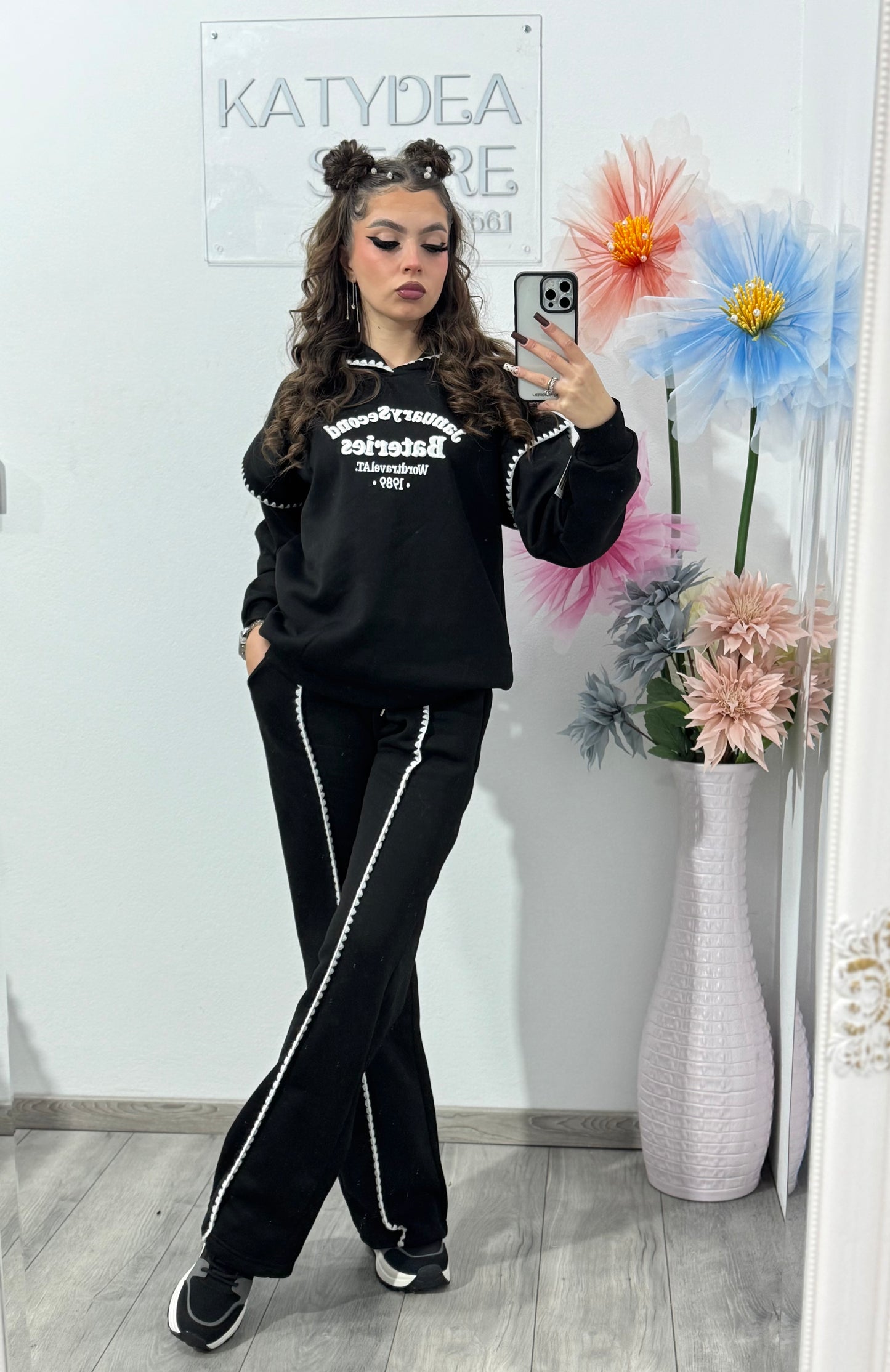 Trening Casual „January Second Batteries” – Set Hanorac + Pantaloni model vătuit NEGRU