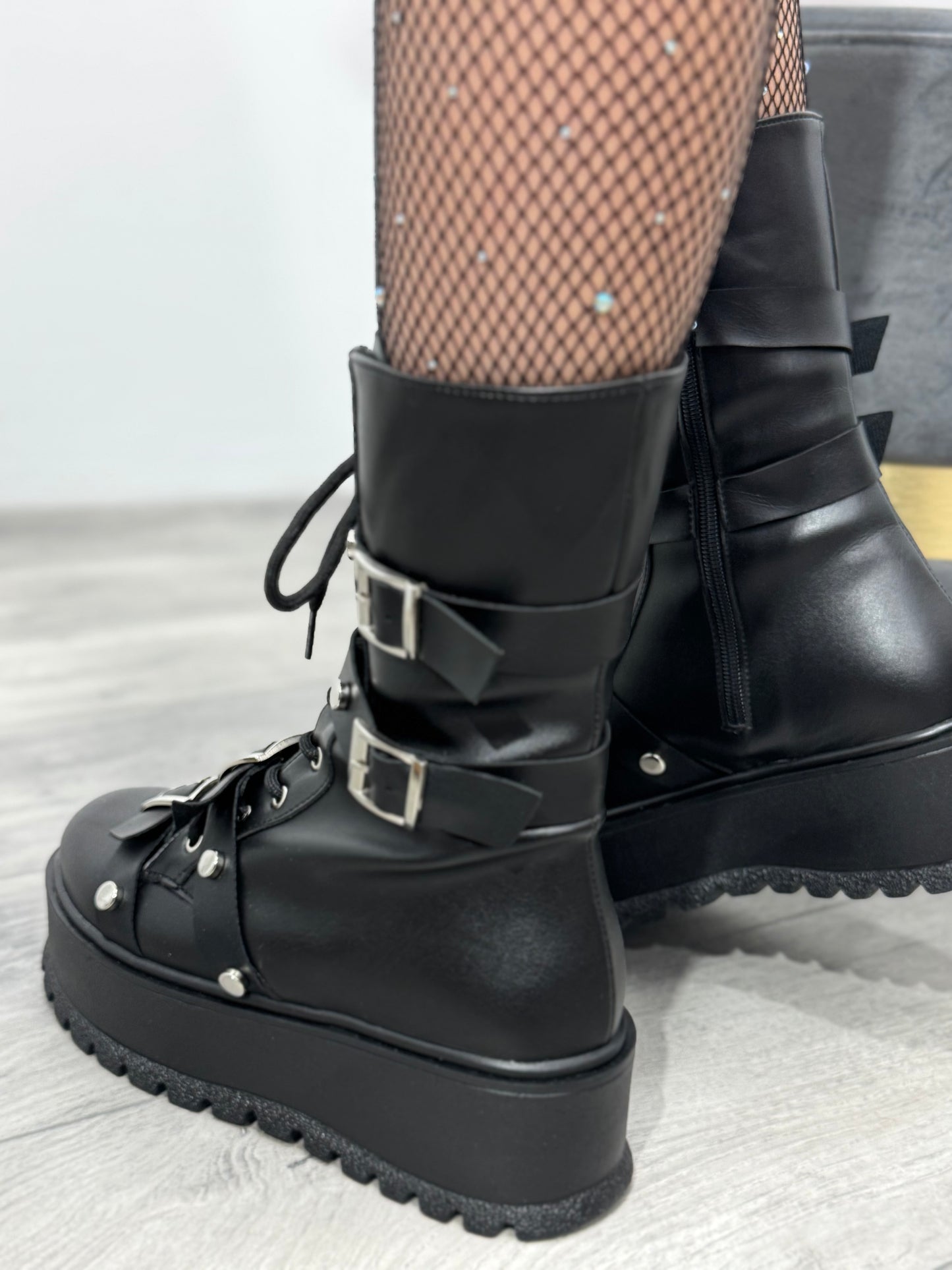 Bocanci cu catarame și ținte ALEXA