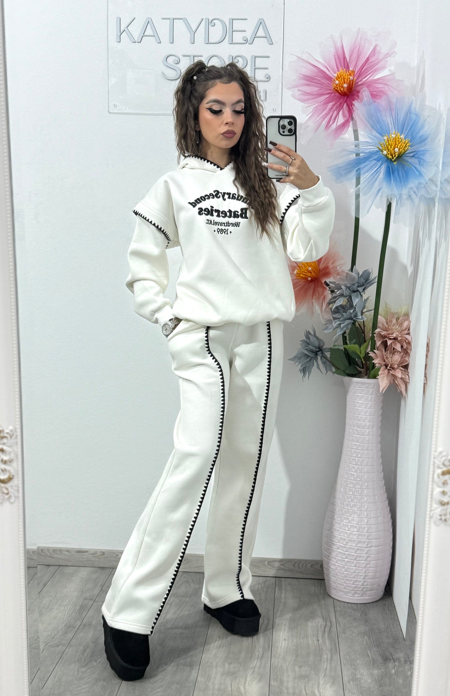 Trening Casual „January Second Batteries” – Set Hanorac + Pantaloni ALB