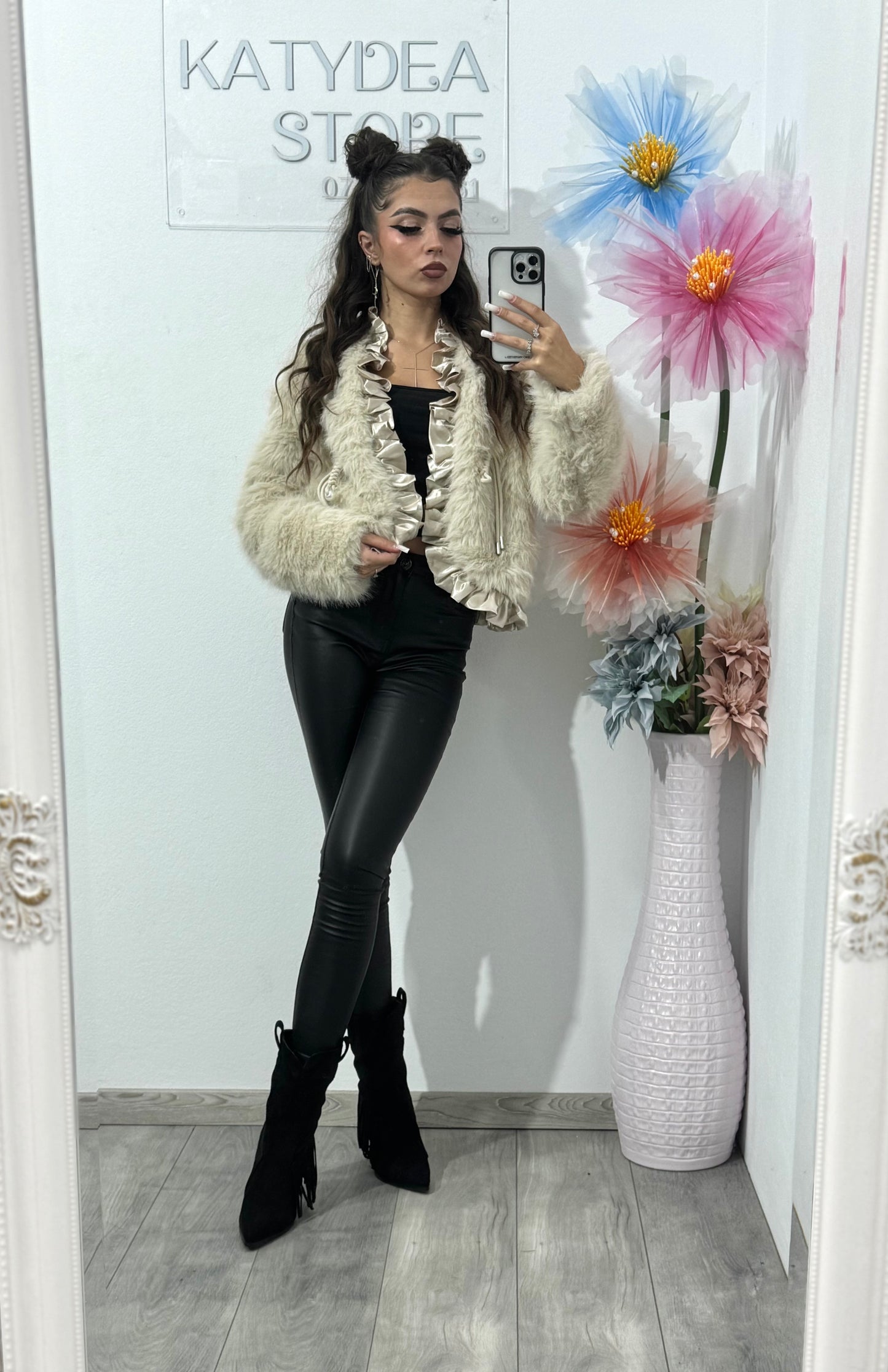 Blăniță scurta Cassandra