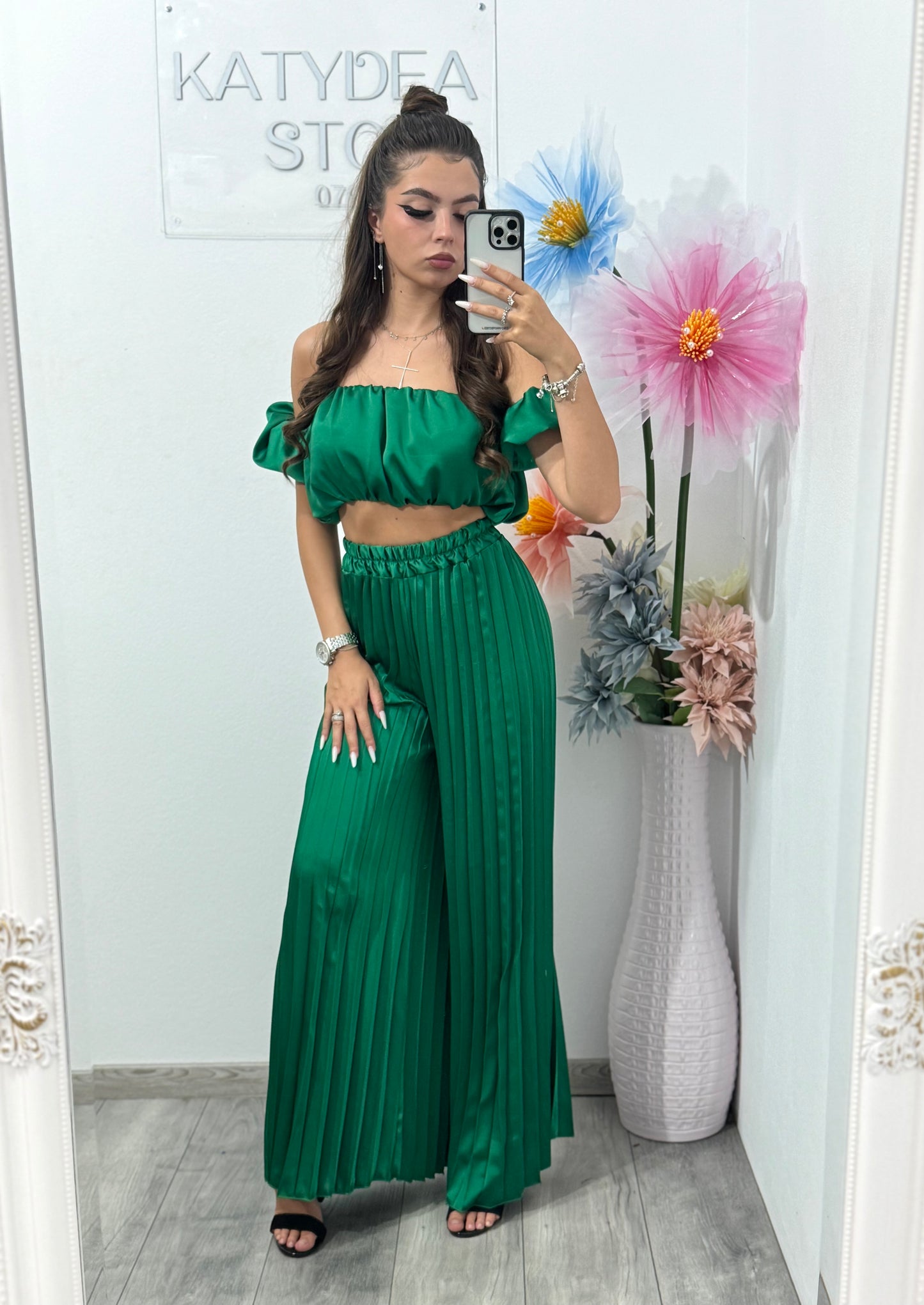 Compleu cu pantaloni plisați satinat verde Larissa