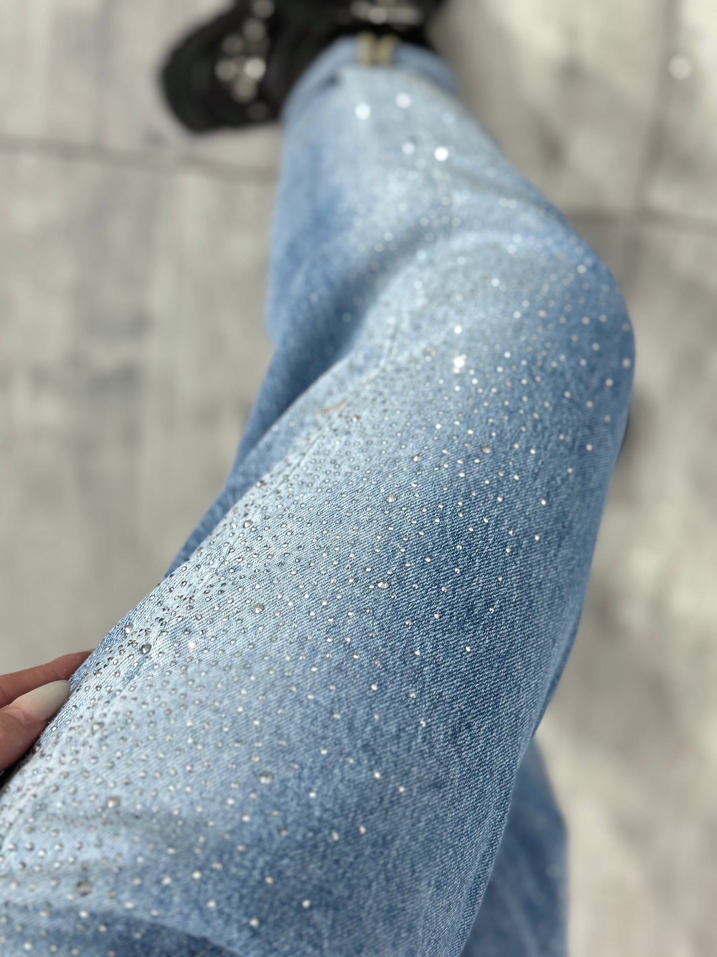 Blugi momfit albaștri cu cristale RALUKA