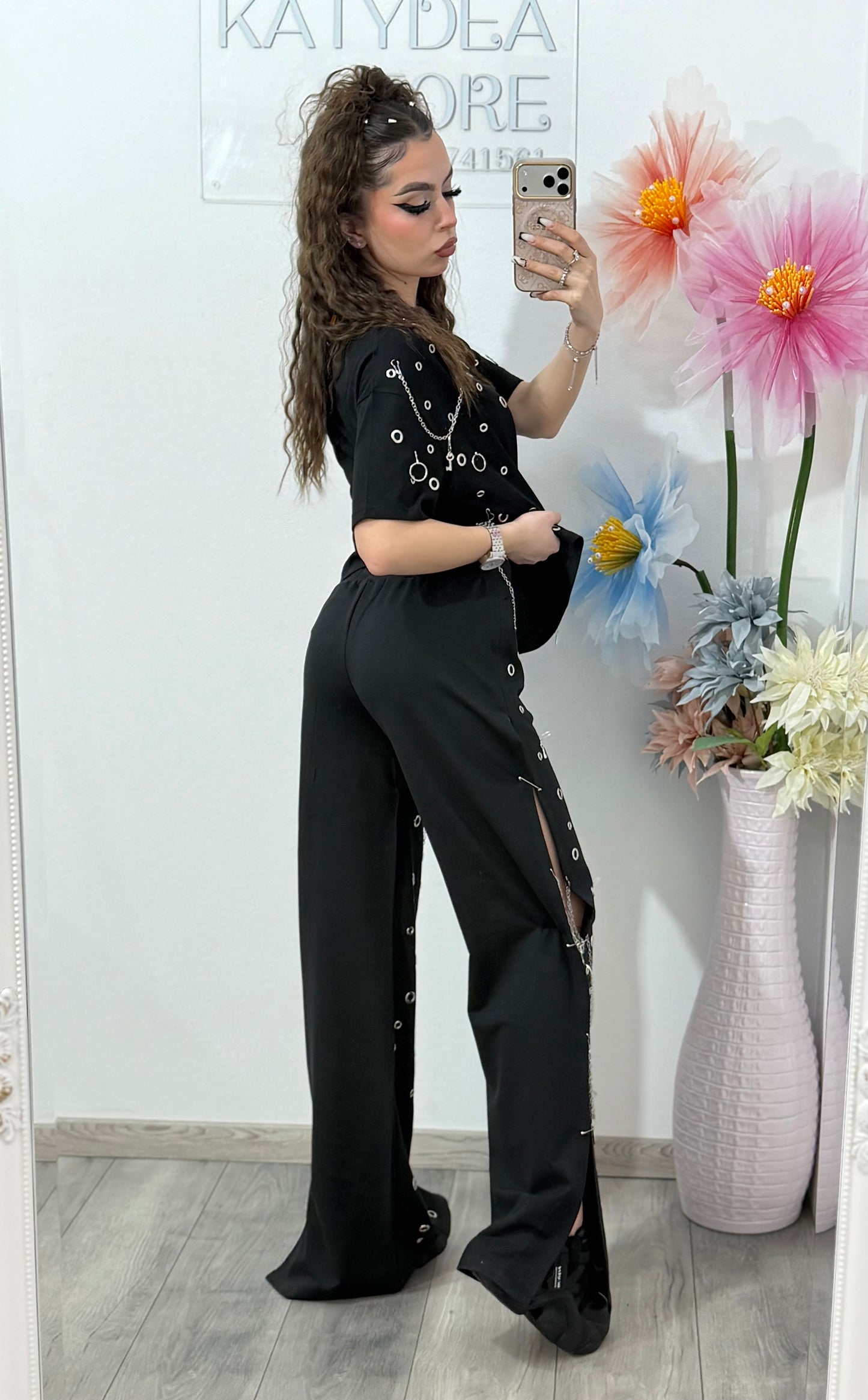 Compleu negru cu detalii argintii și cu bolduri FREYA