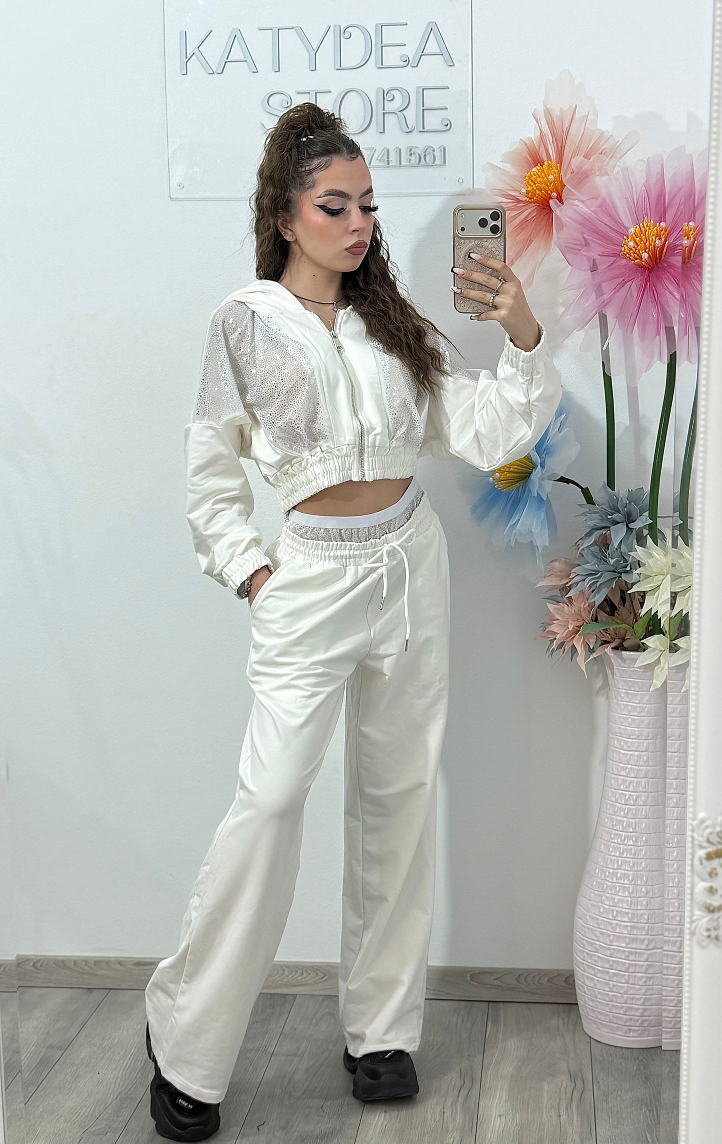 Compleu cu aplicații strălucitoare ANNE