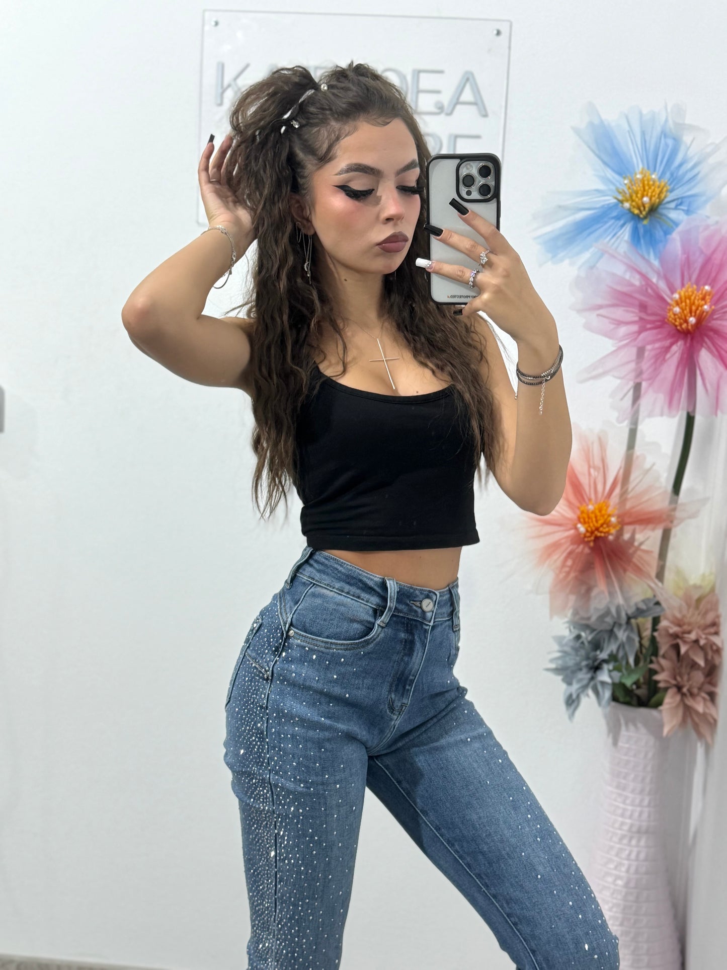 Jeans mom fit cu cristale ștanțate Yanna
