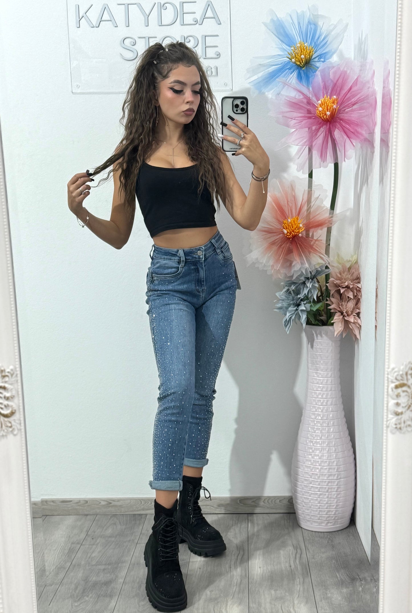 Jeans mom fit cu cristale ștanțate Yanna