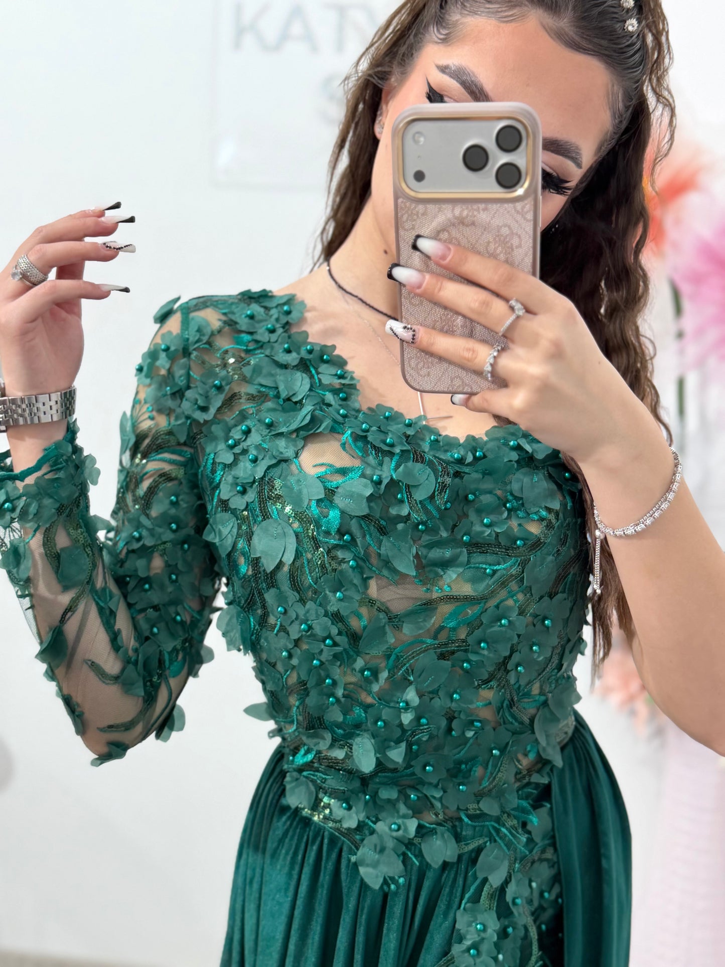 Rochie verde spectaculoasă din catifea și dantelă DELUX