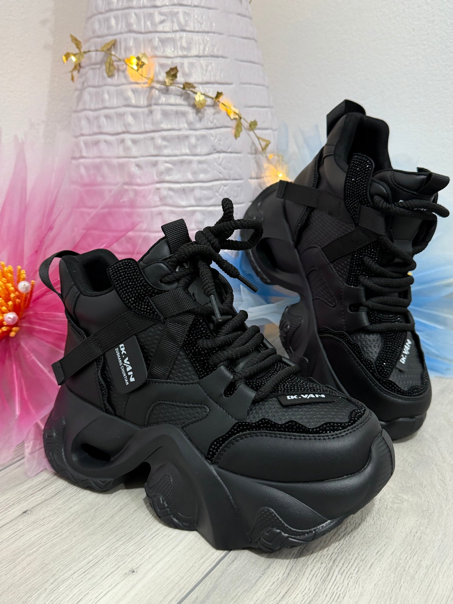 Adidași L.K VAN Black