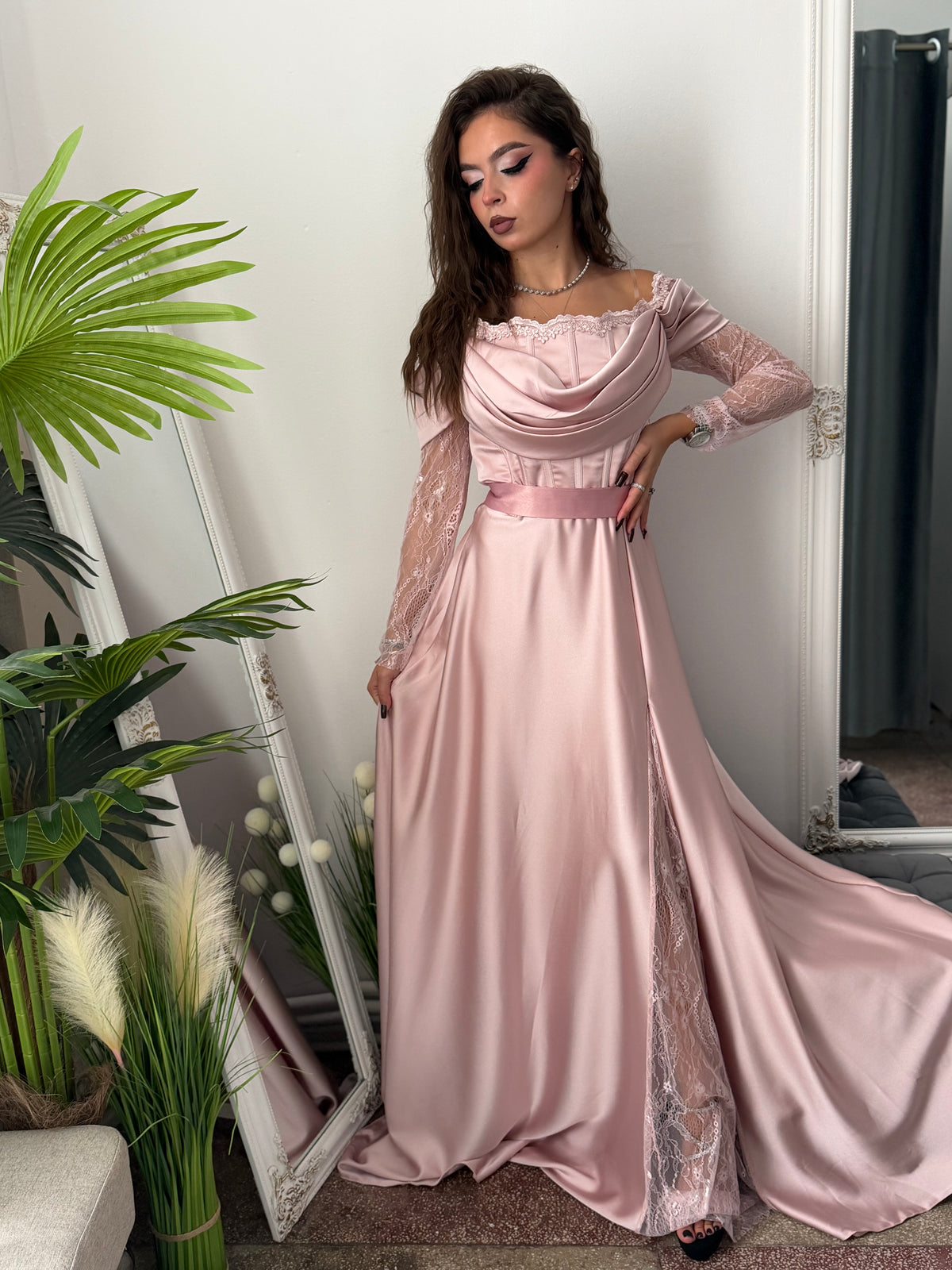 Rochie elegantă roz tip prințesă LUXURY
