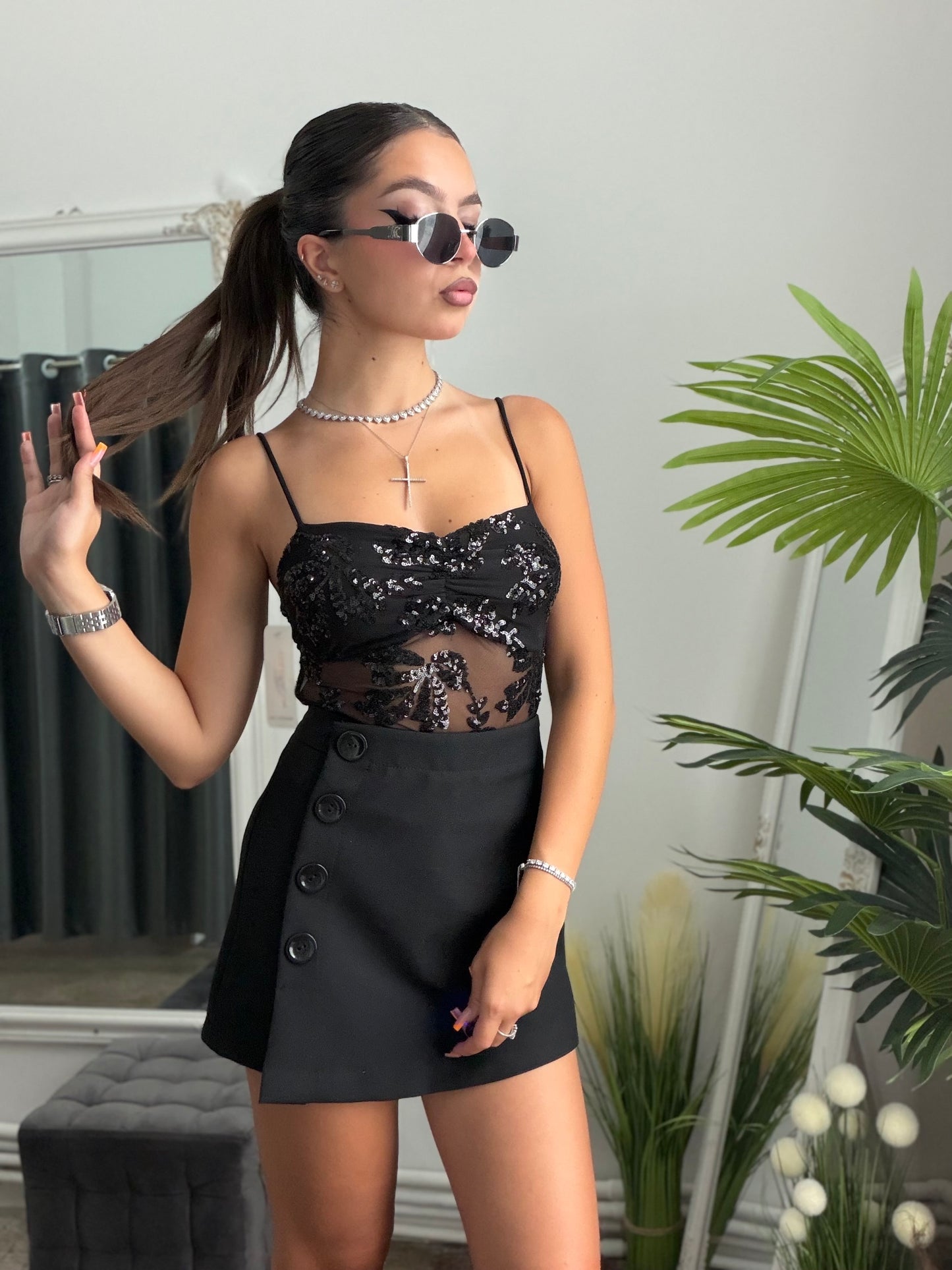 Body din dantelă cu paiete negre KAROLA