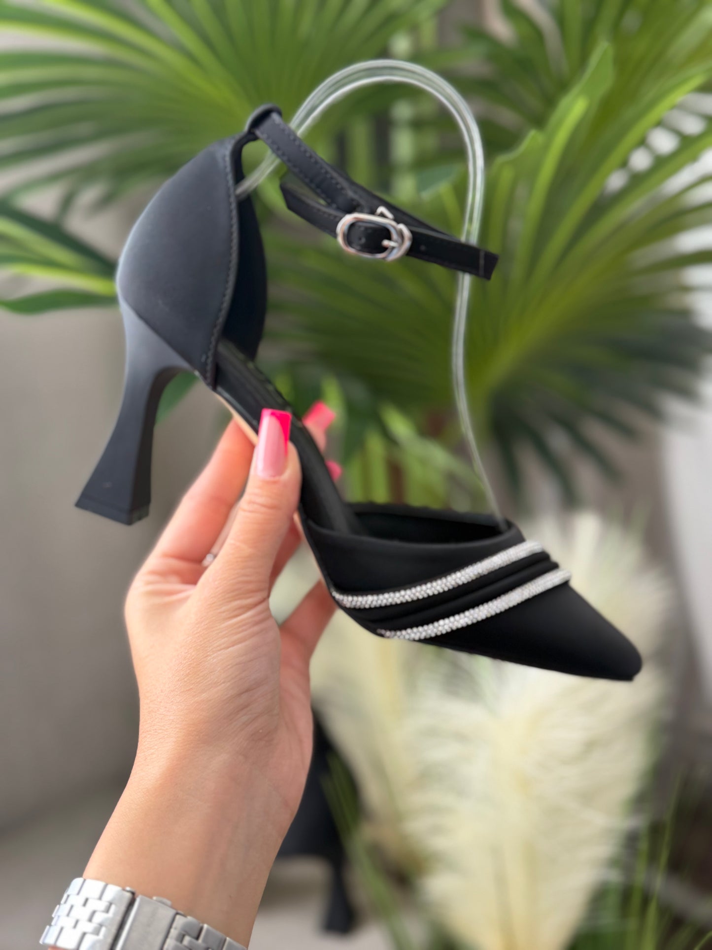 Pantofi negrii accesorizați cu cristale LUL