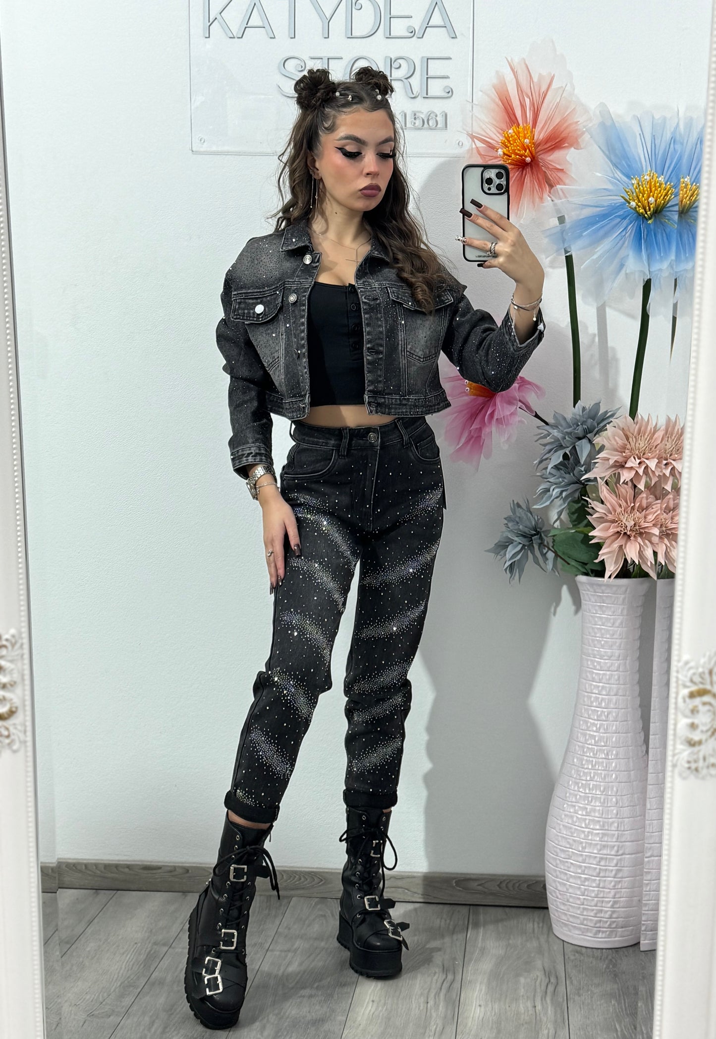 Jeans Baggy Fit gri cu cristale ștanțate Tamarra