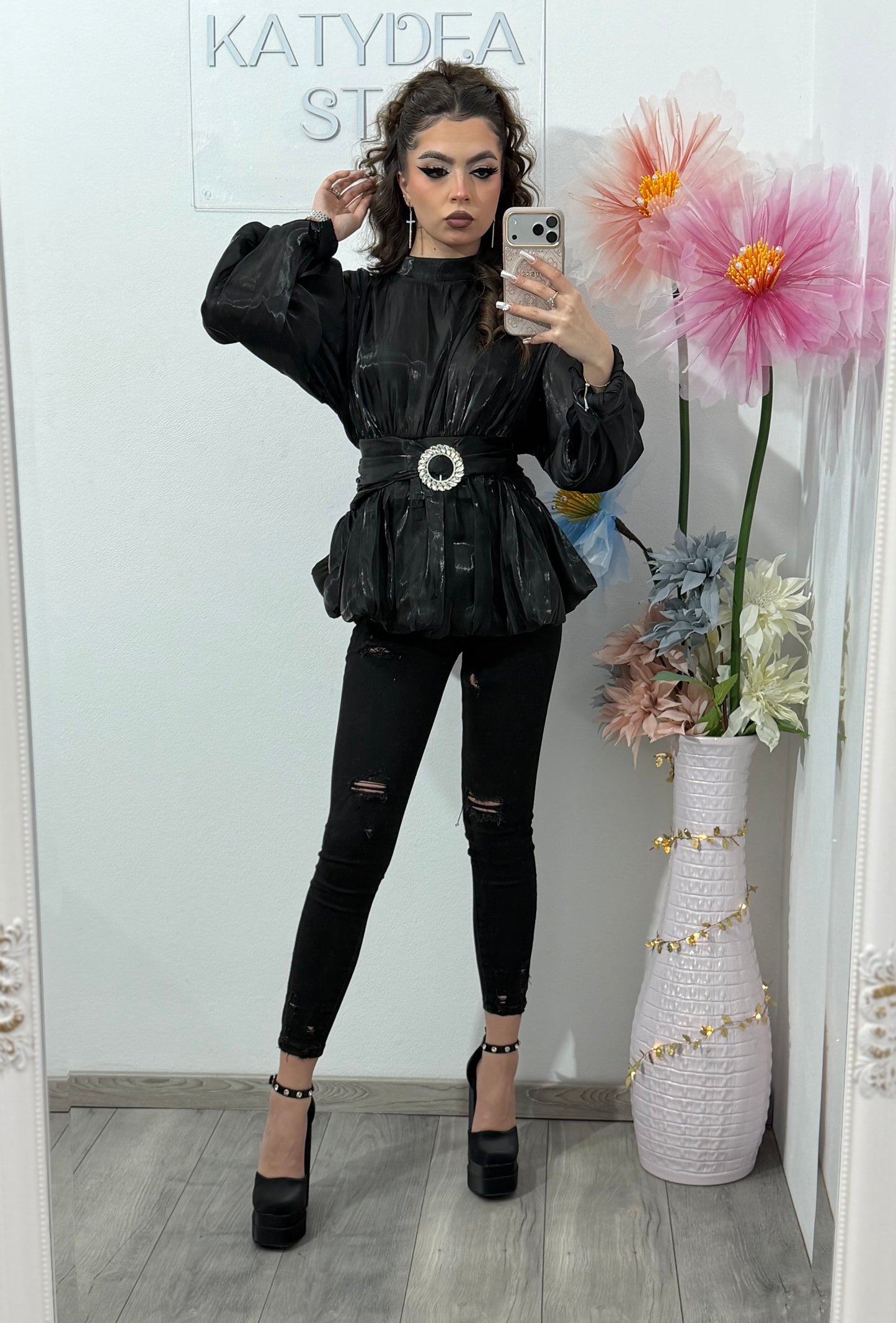 Cămașă elegantă din satin pentru femei, cu mâneci lungi și talie marcată NEGRU