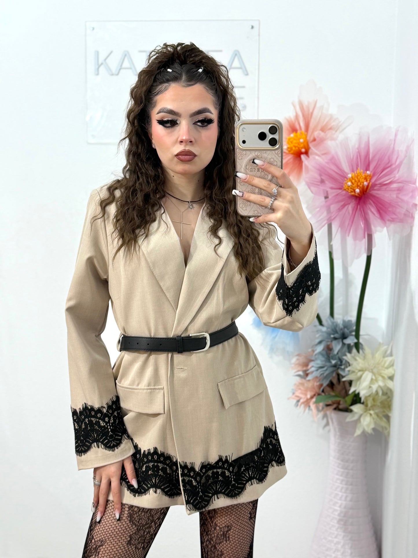 Sacou elegant cu dantelă neagră , bej SORINA