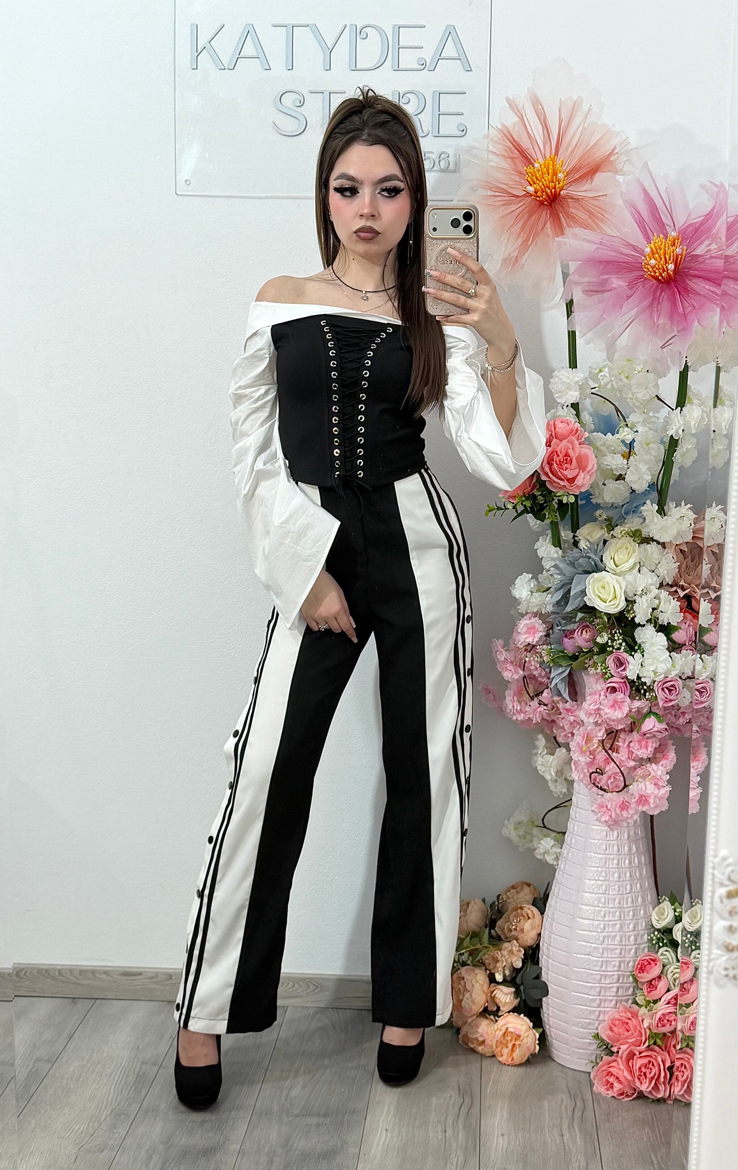 Pantaloni eleganți alb-negru cu capse laterale ALICE