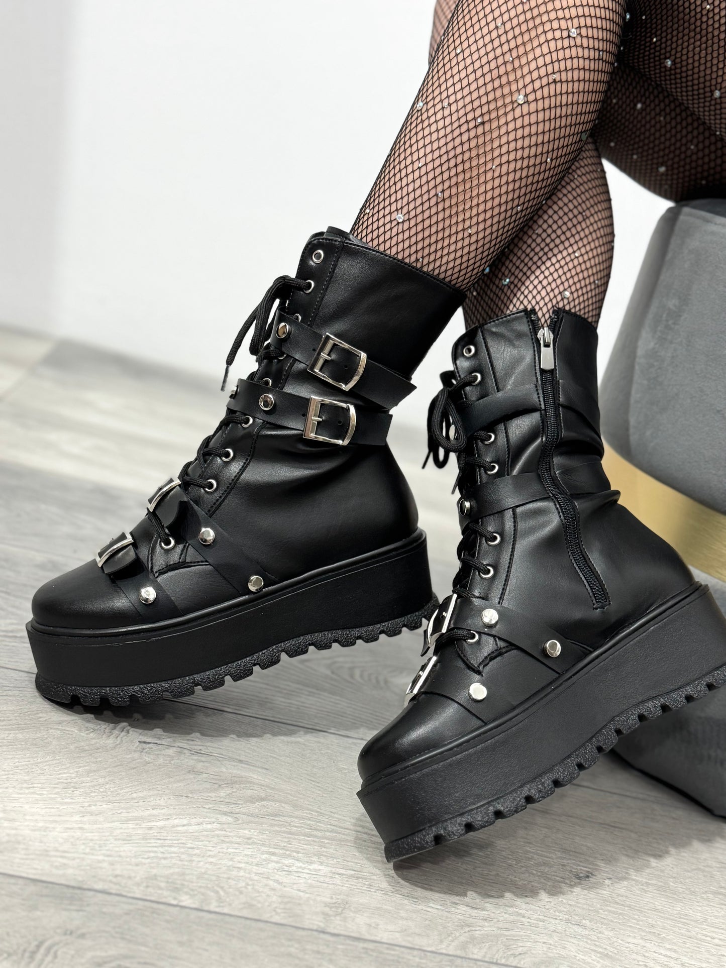 Bocanci cu catarame și ținte ALEXA