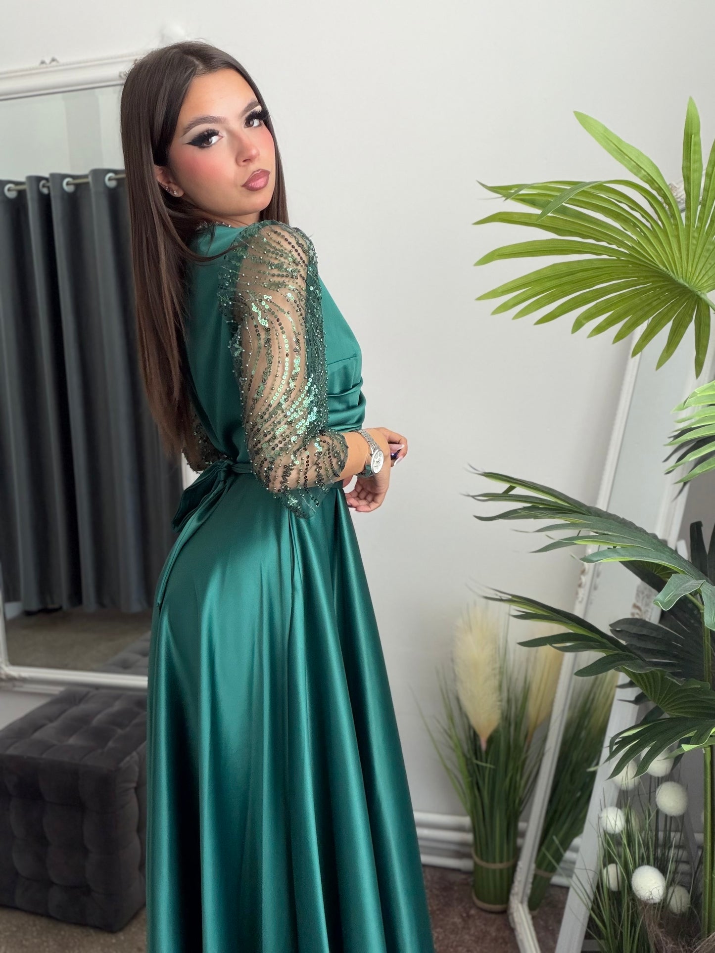 Rochie lunga eleganta din tafta verde smarald si maneci din dantela brodata Adria