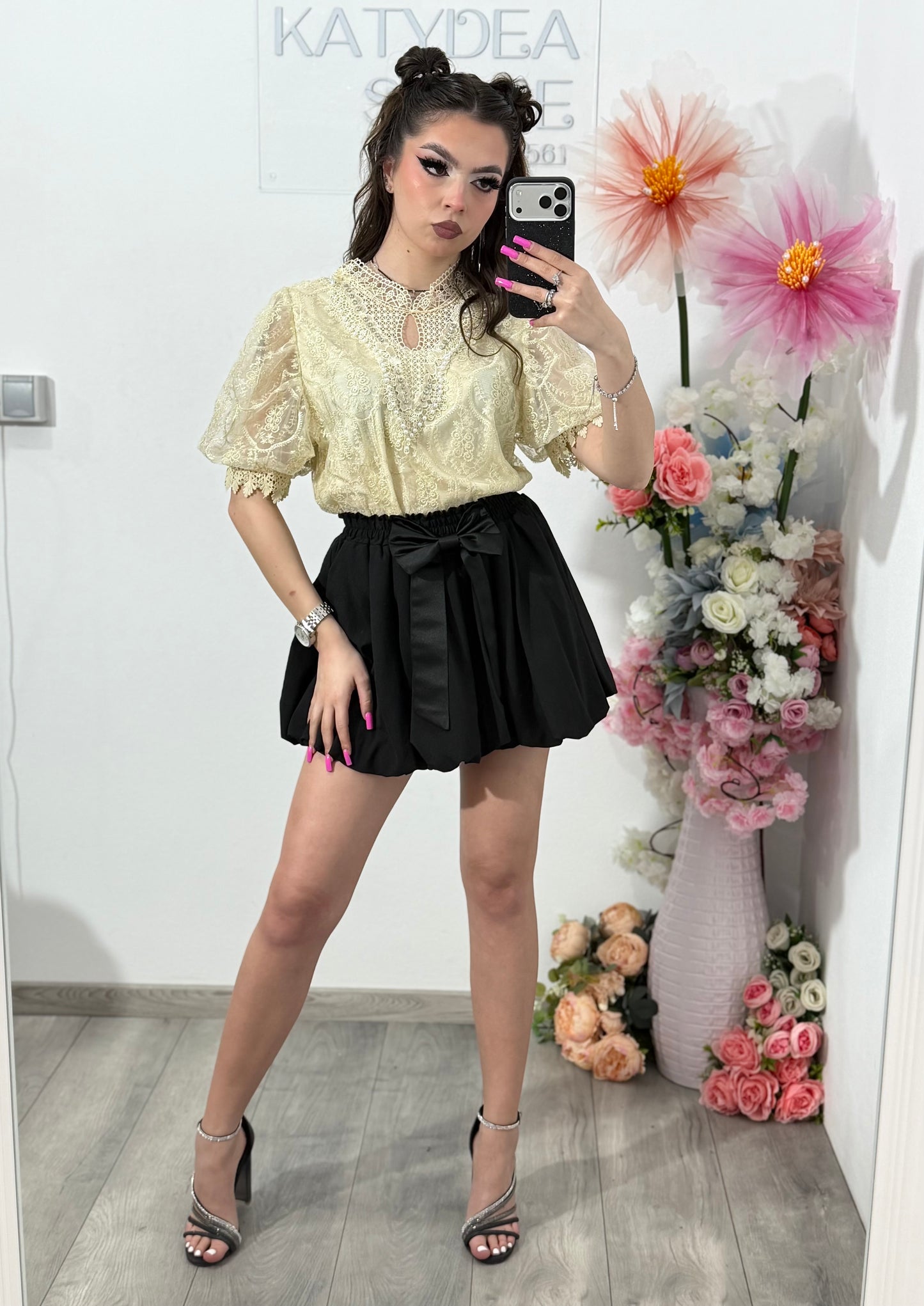 Bluză elegantă din dantelă cu perlute ELLENA bej