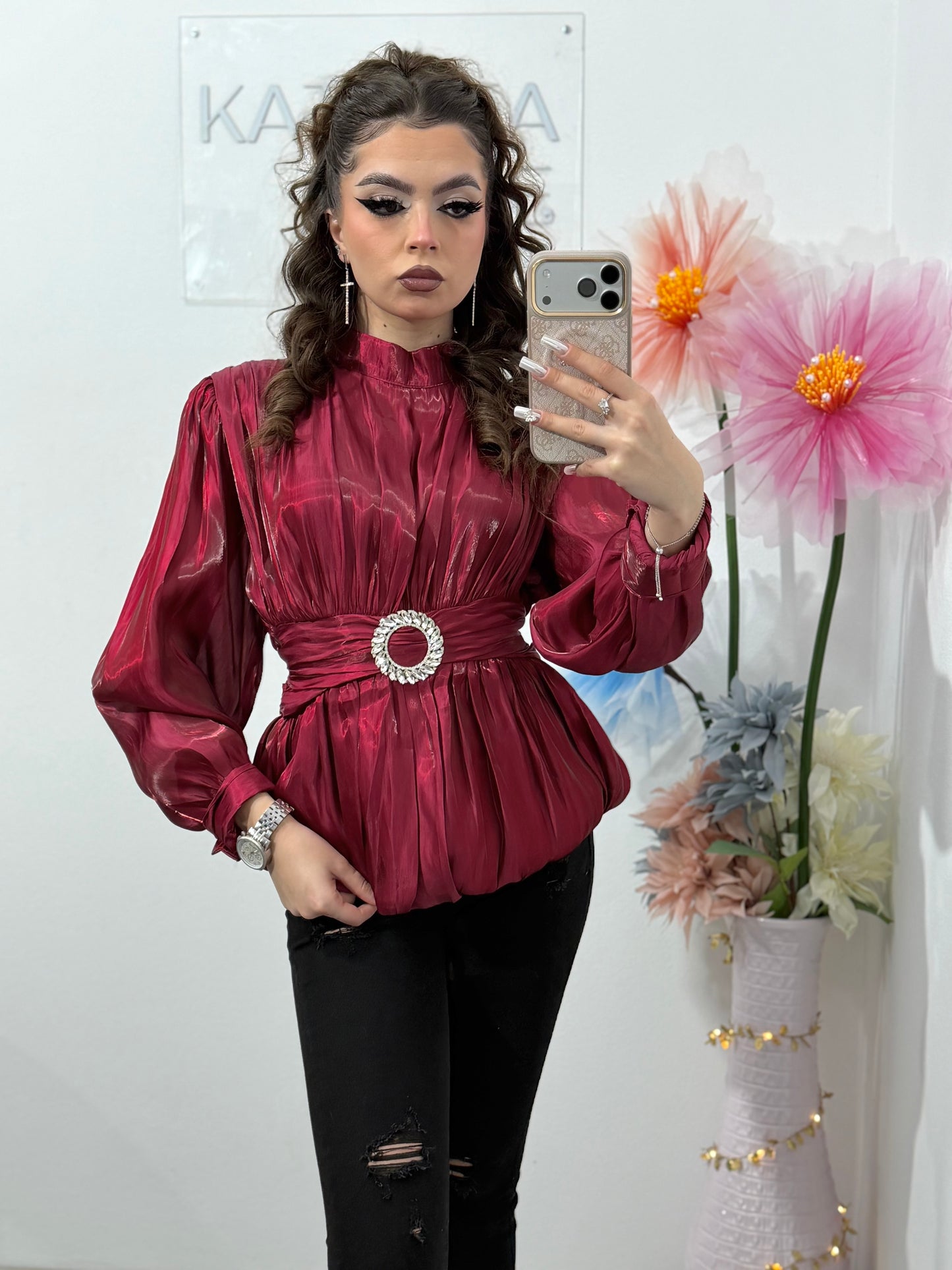 Cămașă elegantă din satin pentru femei, cu mâneci lungi și talie marcată BURGUNY