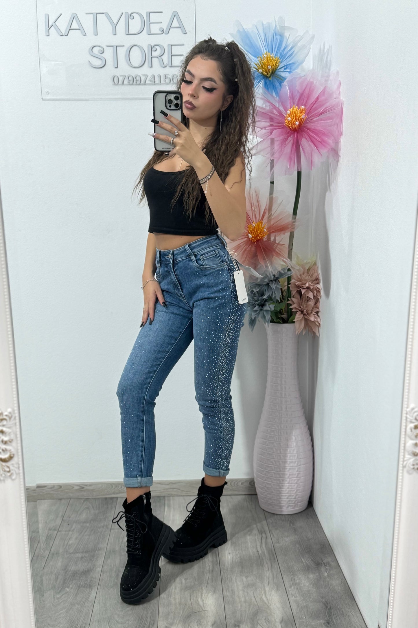Jeans mom fit cu cristale ștanțate Yanna