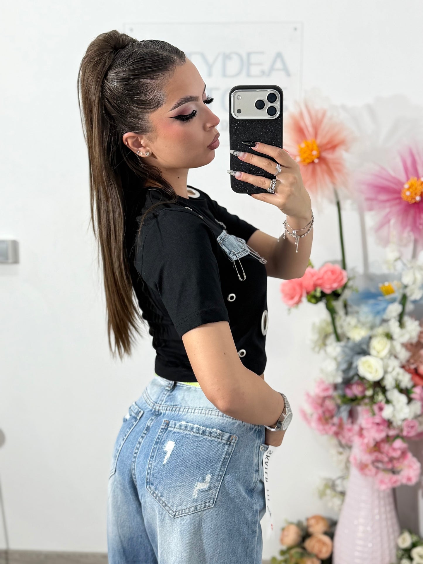 Tricou crop cu denim & lănțișoare negru