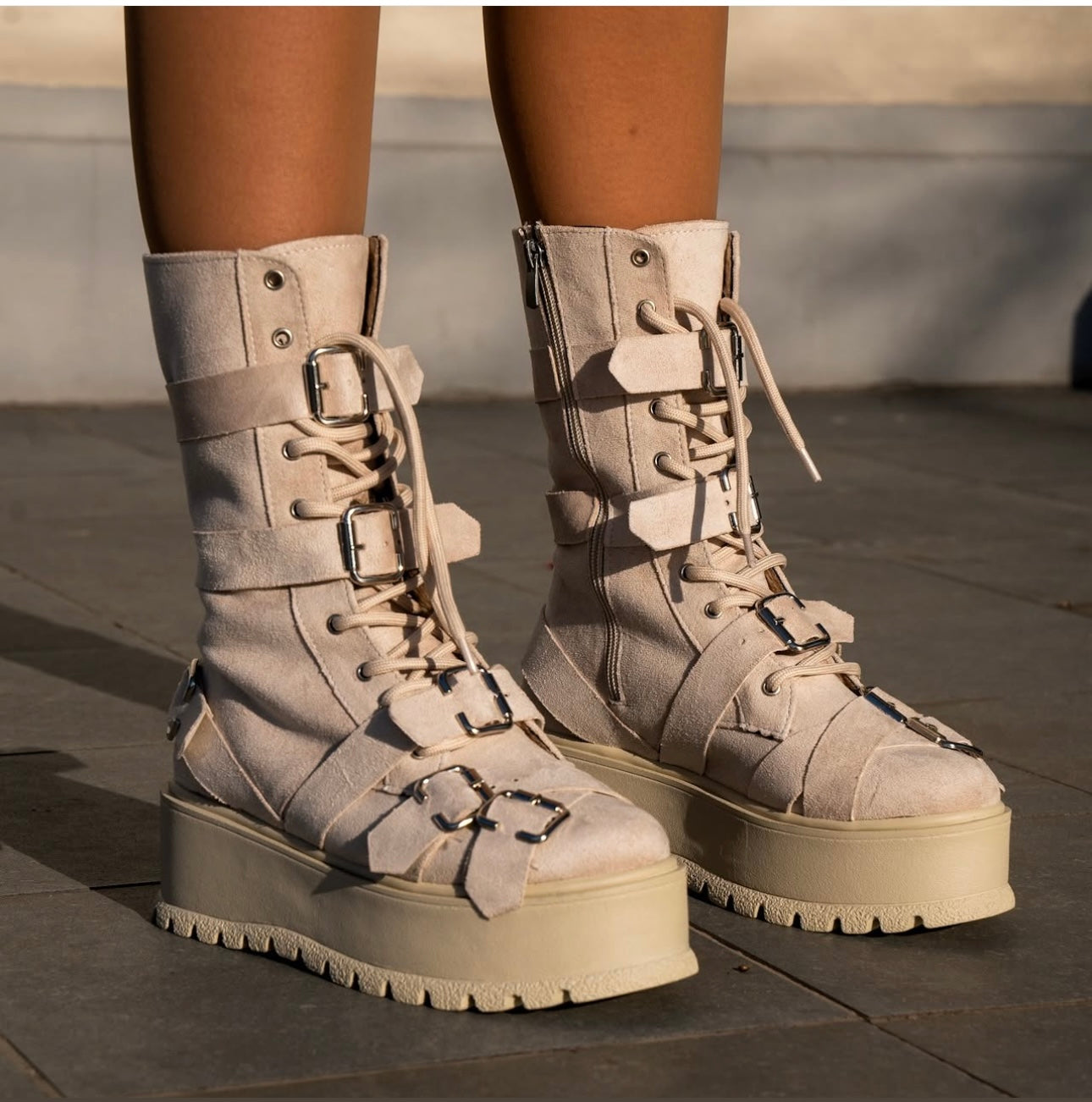 Bocanci cu talpă groasă și catarame bej BELLA