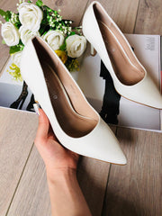 Pantofi stiletto albi