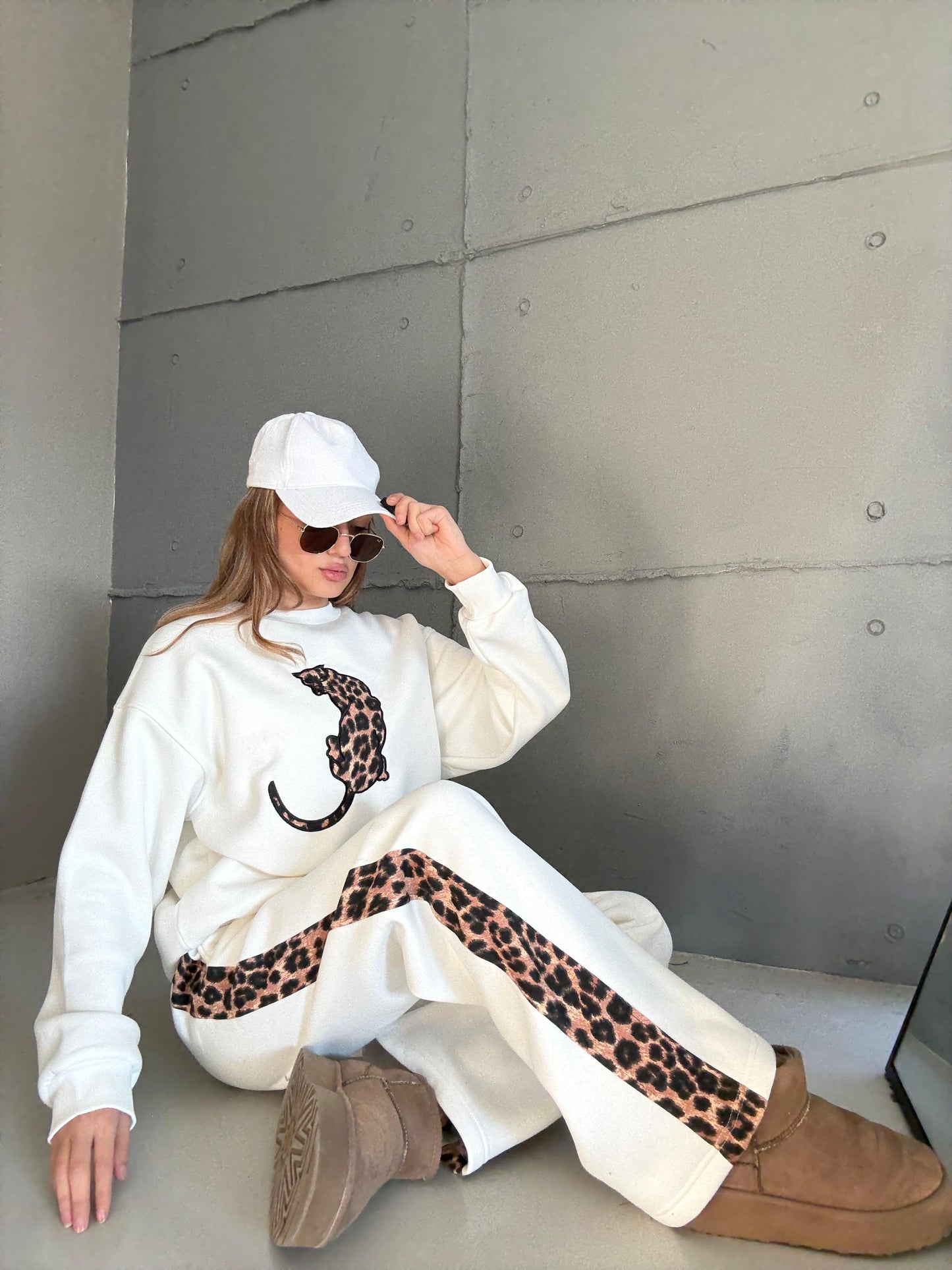 Compleu gros TIGER ALB