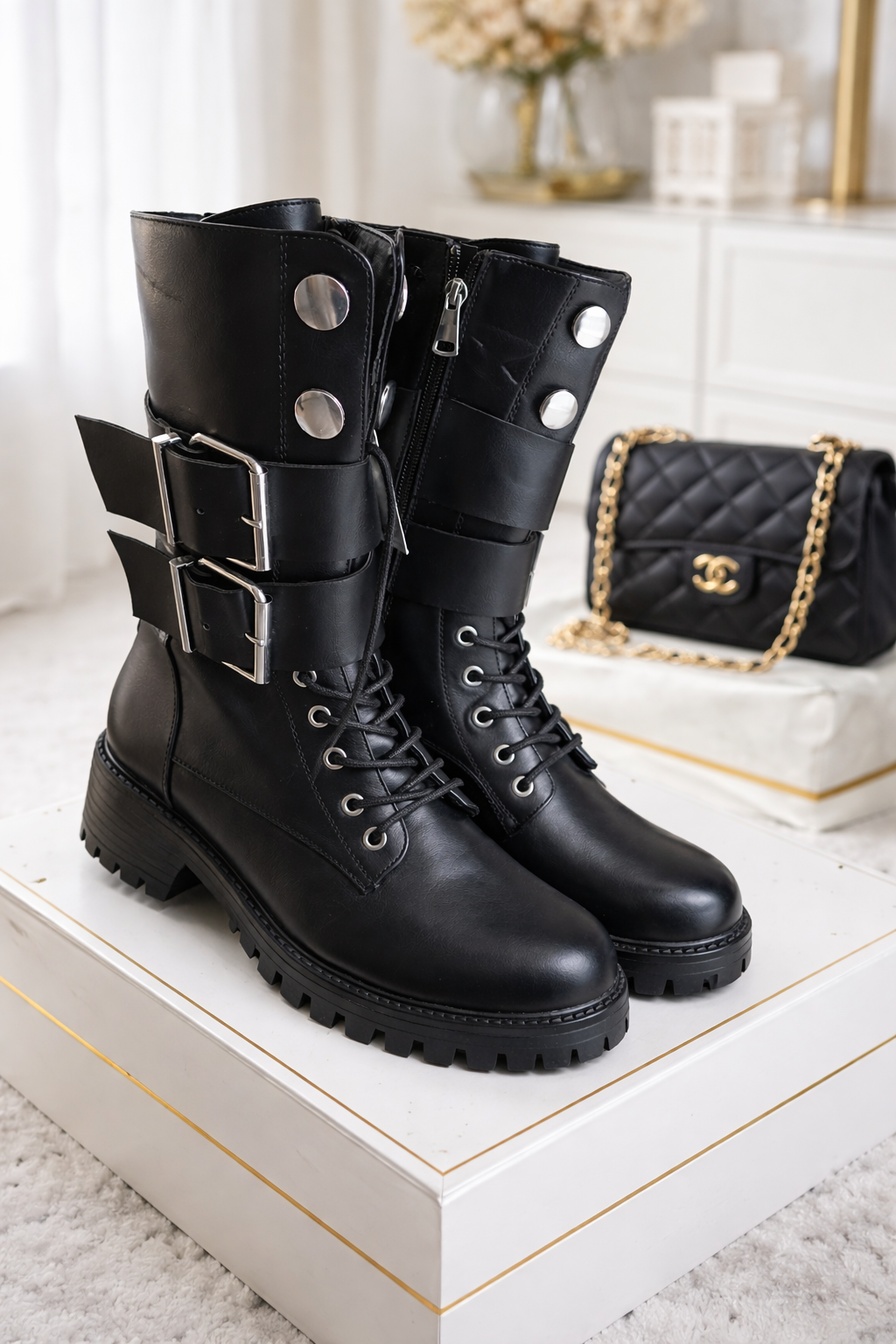 Ghete Negre Statement cu Barete Metalice – Stil Urban Luxury