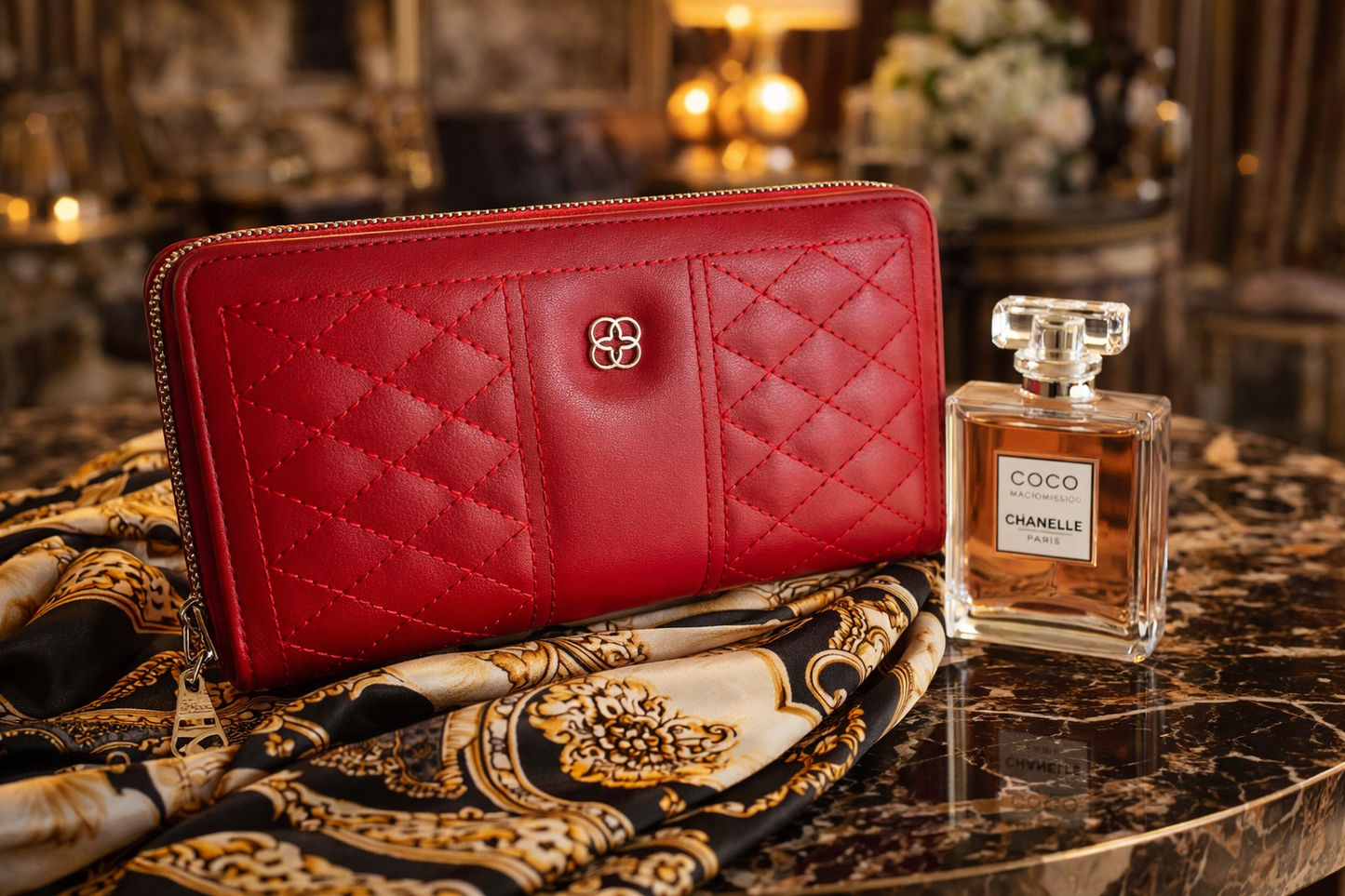 Portofel elegant realizat din piele ecologică de calitate Maria