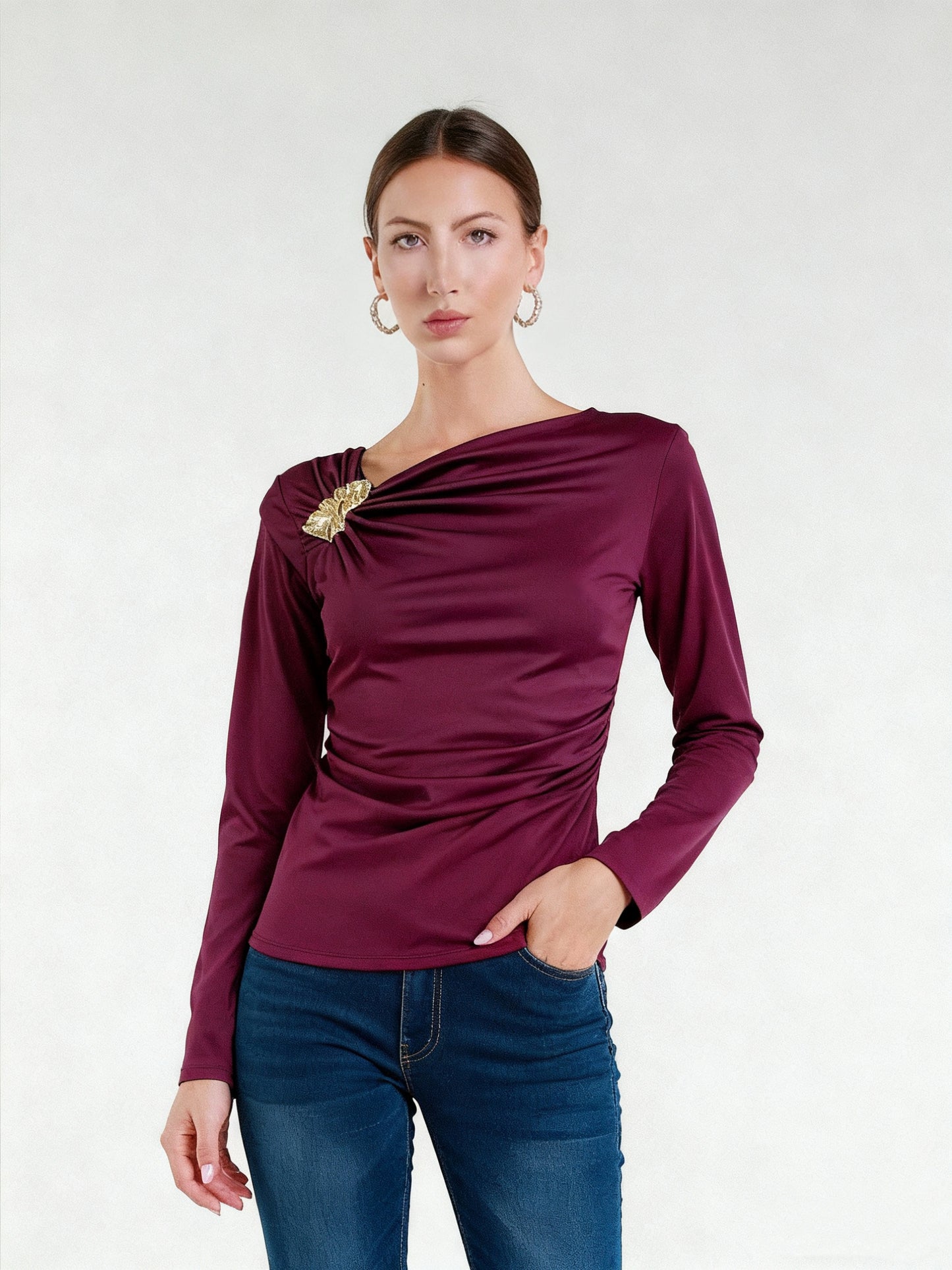 Bluza eleganta si feminina cu accesoriu tip brosa Simone